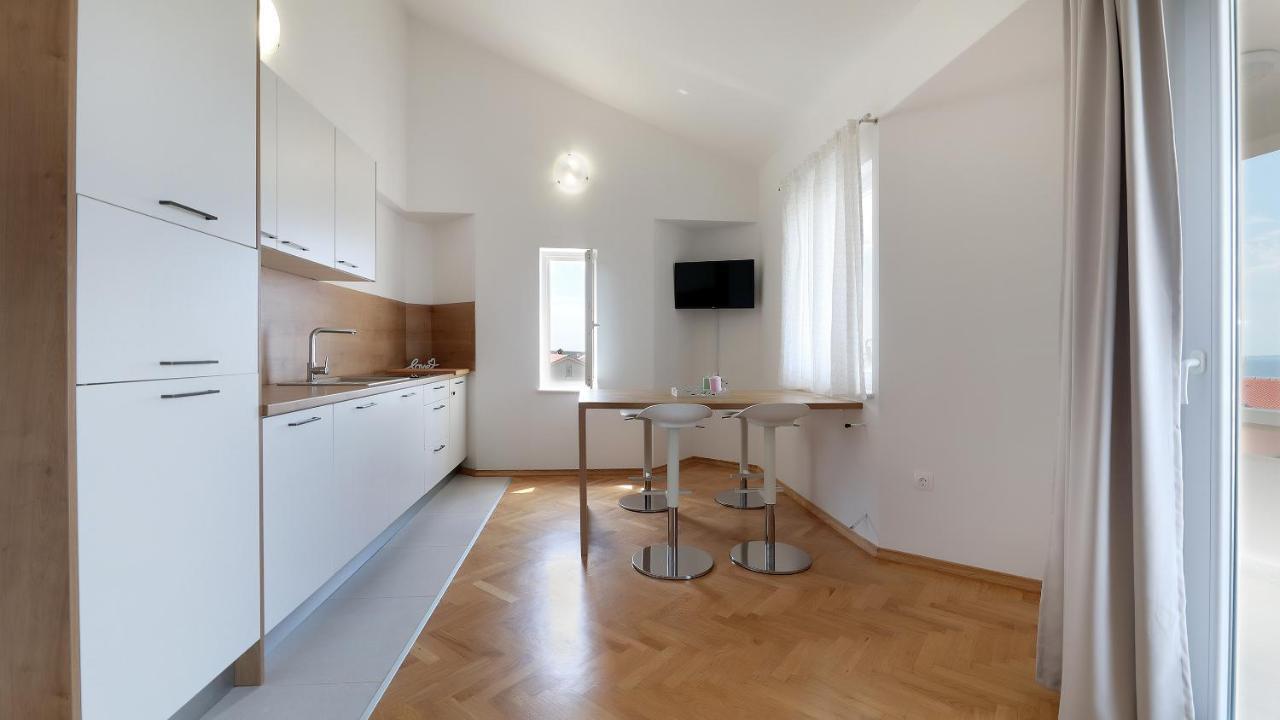Apartments Tomy Novalja Eksteriør billede